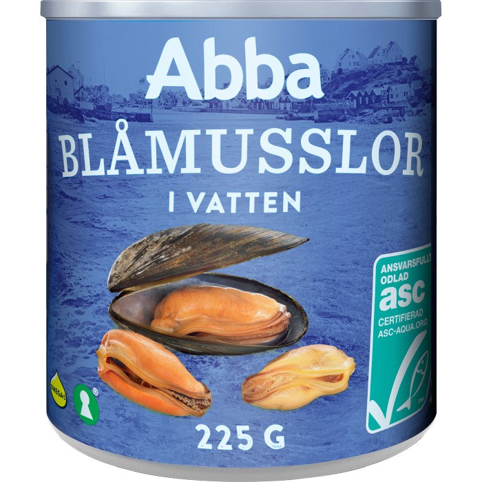 BLUE MUSSELS IN THE WATER